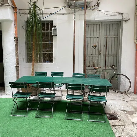 Apartment Urban Oasis