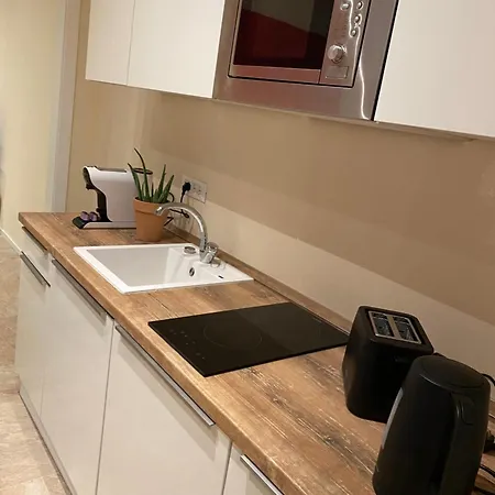 Urban Oasis, Home-triest Com Трієст