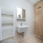 Urban Oasis, Home-triest Com *
