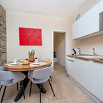 Urban Oasis, Home-triest Com