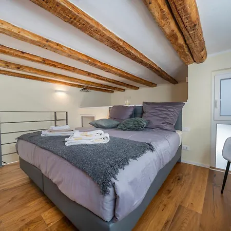 Urban Oasis, Home-triest Com * טריאסטה