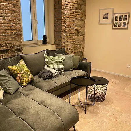 Urban Oasis, Home-triest Com *