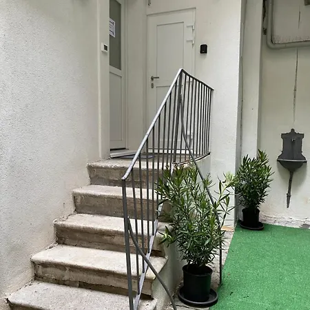 Urban Oasis, Home-triest Com *