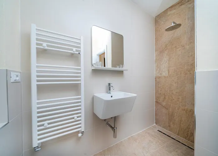 Urban Oasis, Home-triest Com *