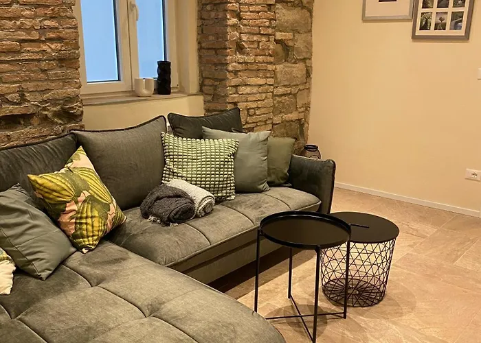 Urban Oasis, Home-triest Com *