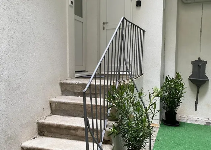 Urban Oasis, Home-triest Com *