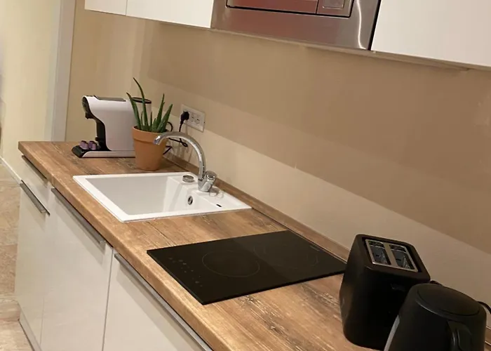 Urban Oasis, Home-triest Com Trieste