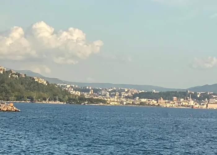 Urban Oasis, Home-triest Com Trieste